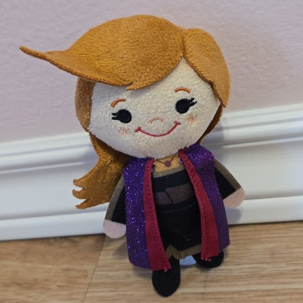 Disney Frozen II Anna Mystery Mini 5” Plush Doll Collectible